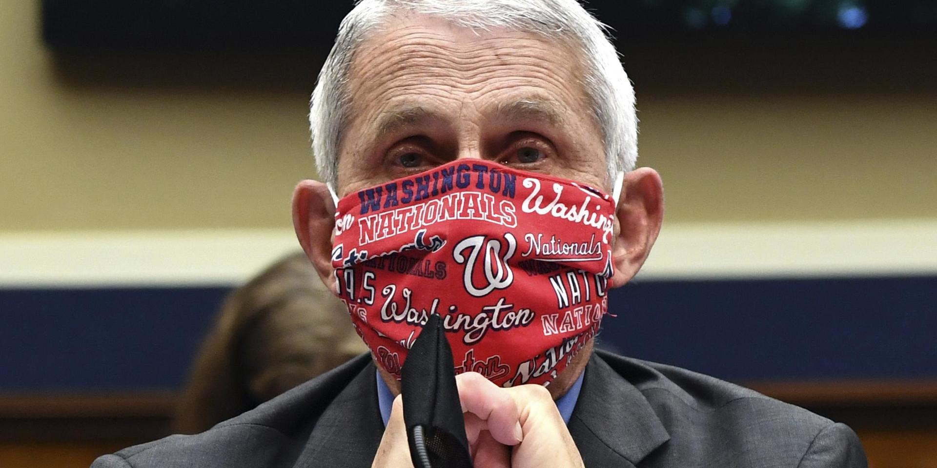 USA:s ledande smittskyddsexpert Anthony Fauci bar munskydd när han i veckan frågades ut av ett utskott i representanthuset. 