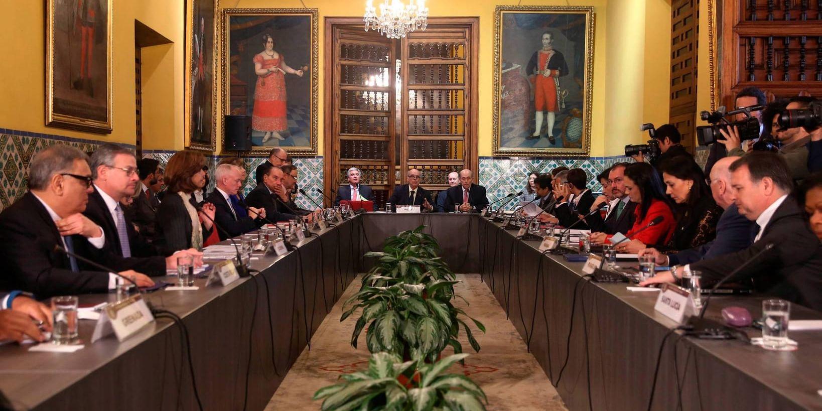 Utrikesministrar och andra toppdiplomater på möte om Venezuela i Lima, Peru.