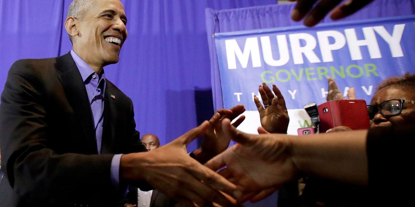 USA:s tidigare president Barack Obama mötte anhängare vid ett kampanjmöte i New Jersey.