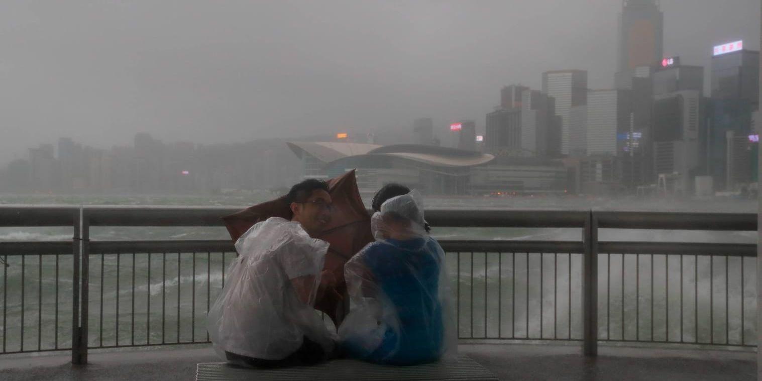 Tyfonen Hato drabbade Macao och Hongkong.