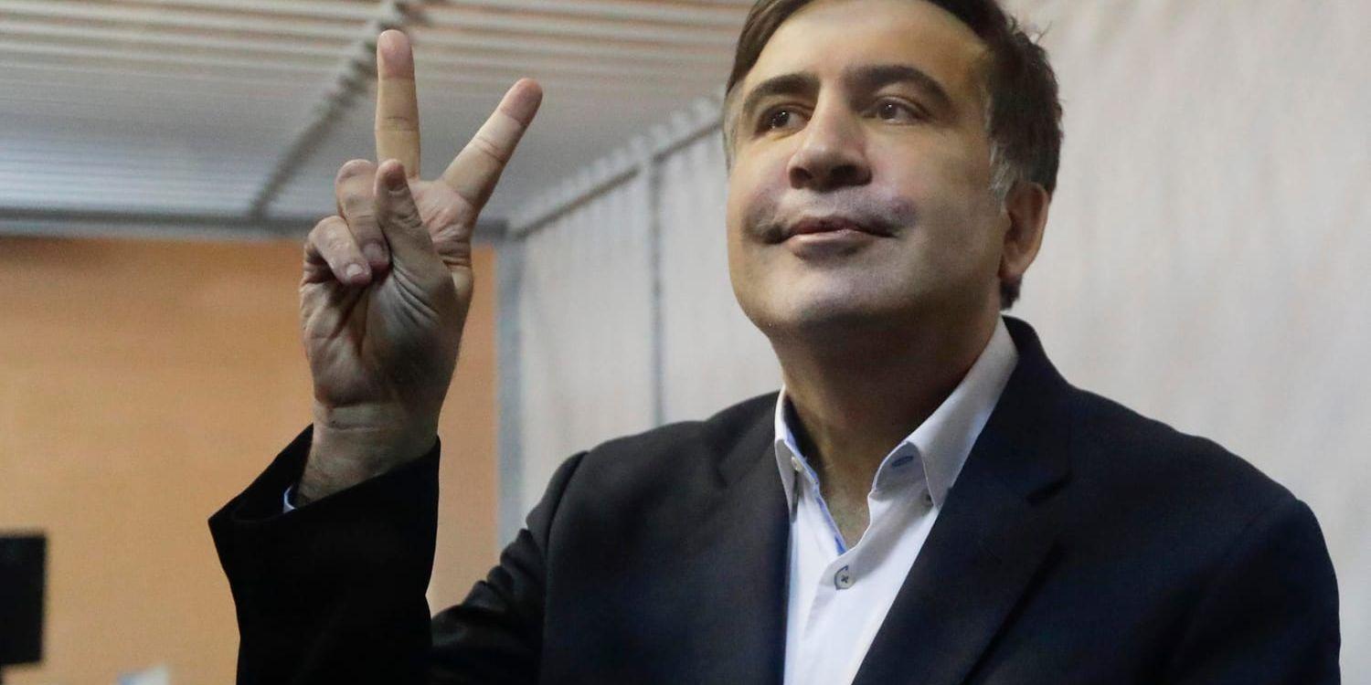 Den förre georgiske presidenten Micheil Saakasjvili i rättssalen i Kiev i Ukraina vid söndagens förhandlingar.