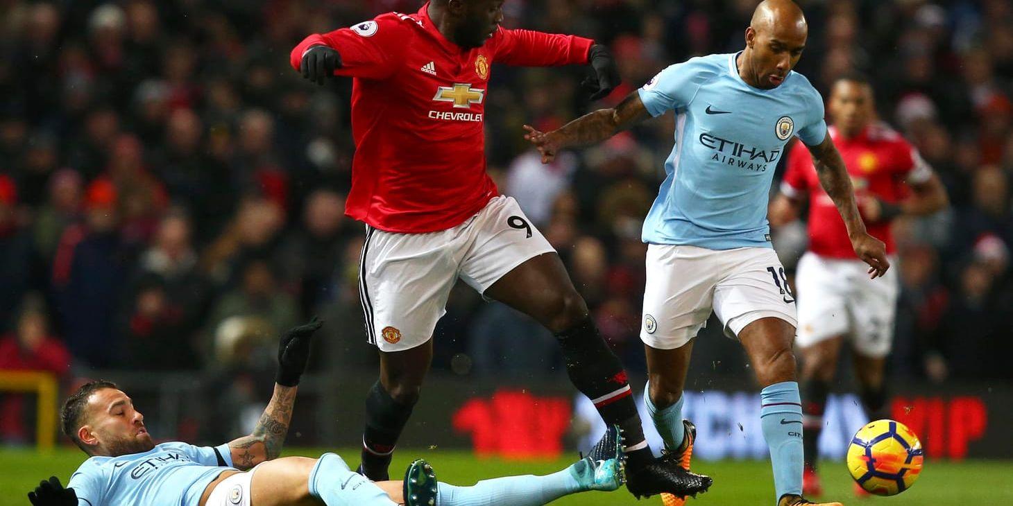 Manchester Uniteds Romelu Lukaku var inblandad i rivalen Manchester Citys båda mål i 1–2-förlusten.