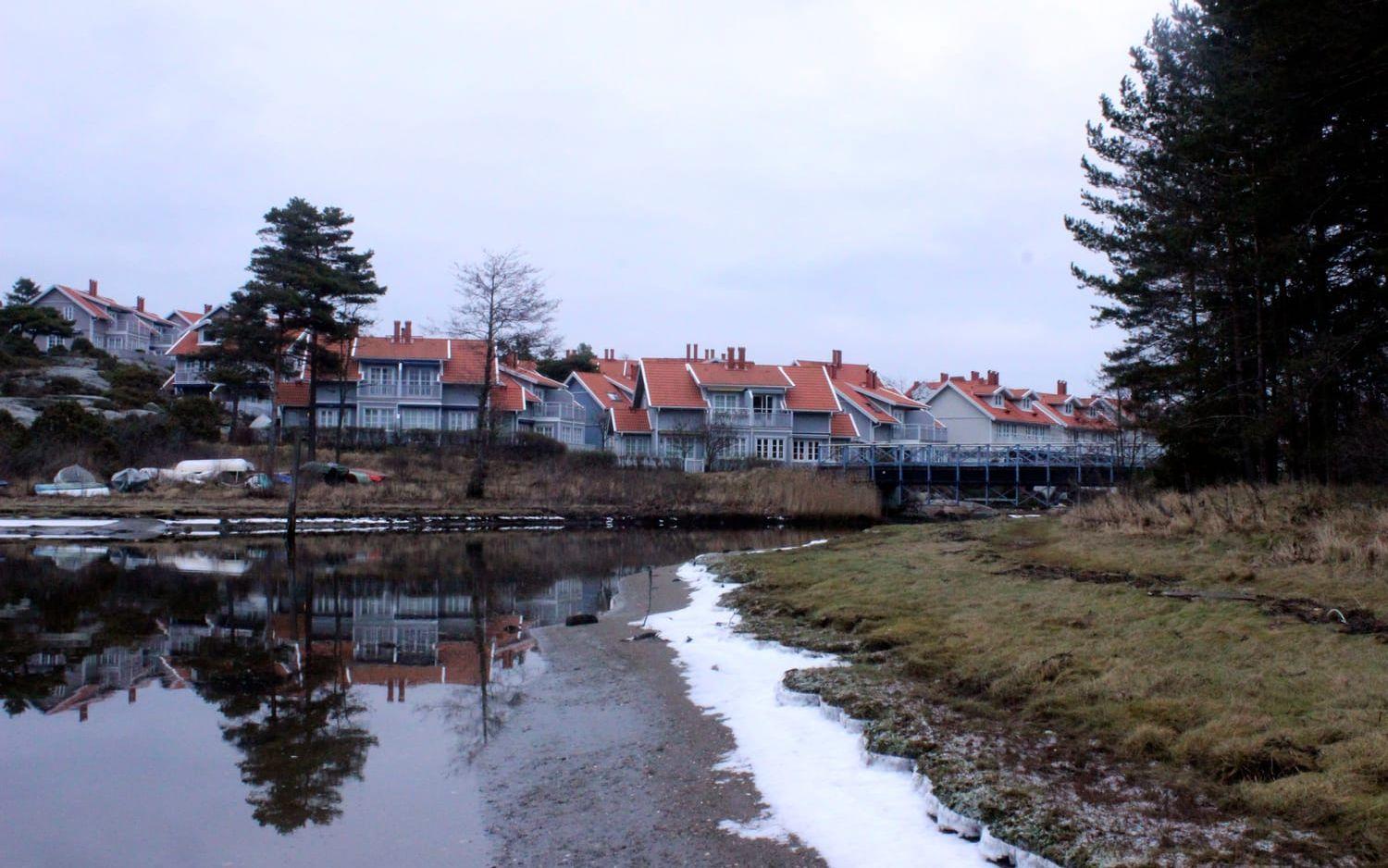 Stad och natur. Kebals kanaler övergår i hav och bebyggelsen i naturreservat. Bild: Marita Adamsson