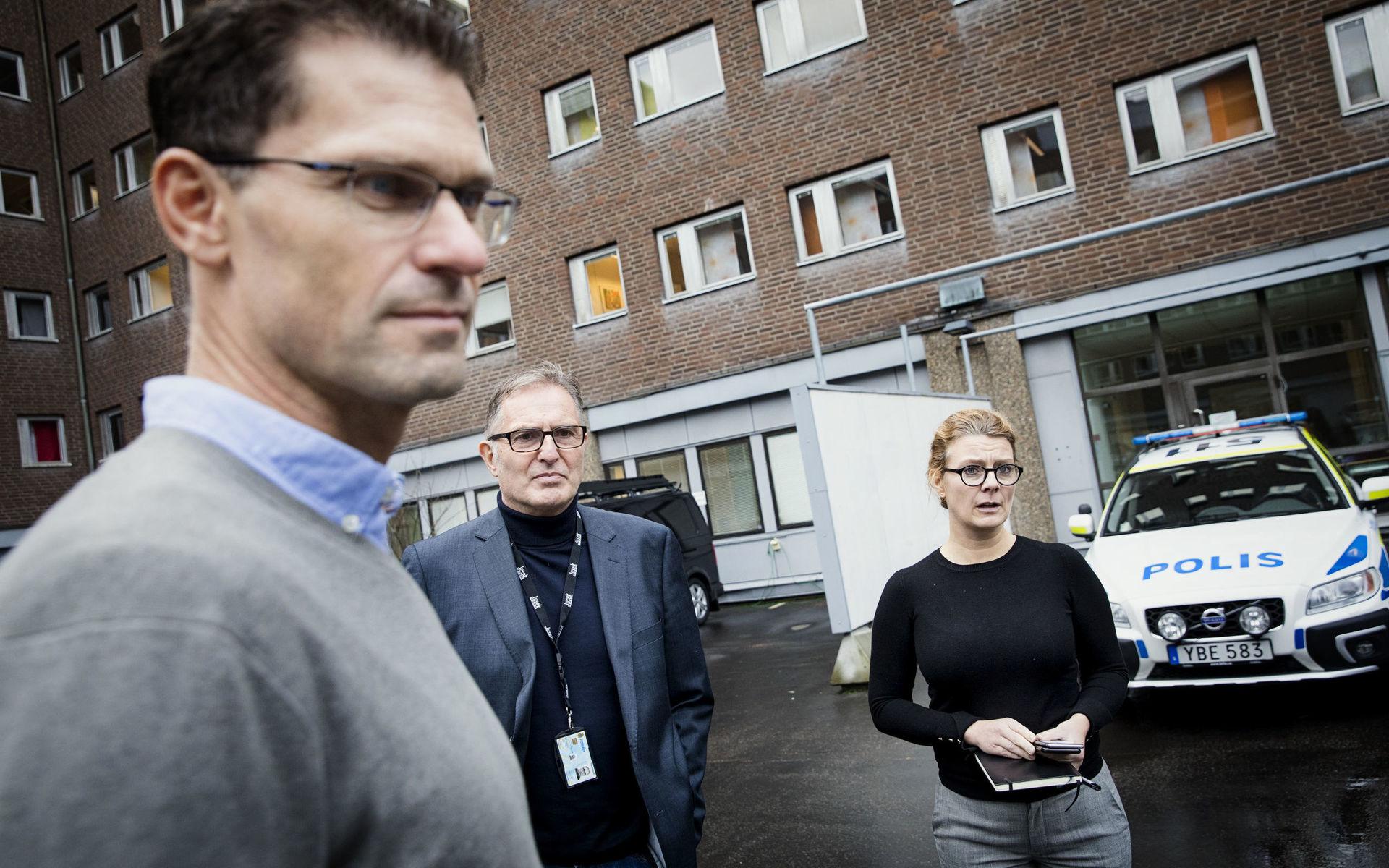 Magnus Lindegren, chef på bedrägerisektionen i region Väst med Göte Green och Anna-Karin Kjellgren som arbetar förebyggande mot bedrägerier hos polisen.