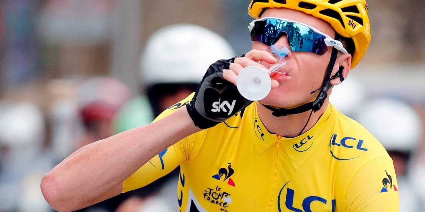Chris Froome firar segern i Tour de France med ett glas bubbel. Arkivbild.