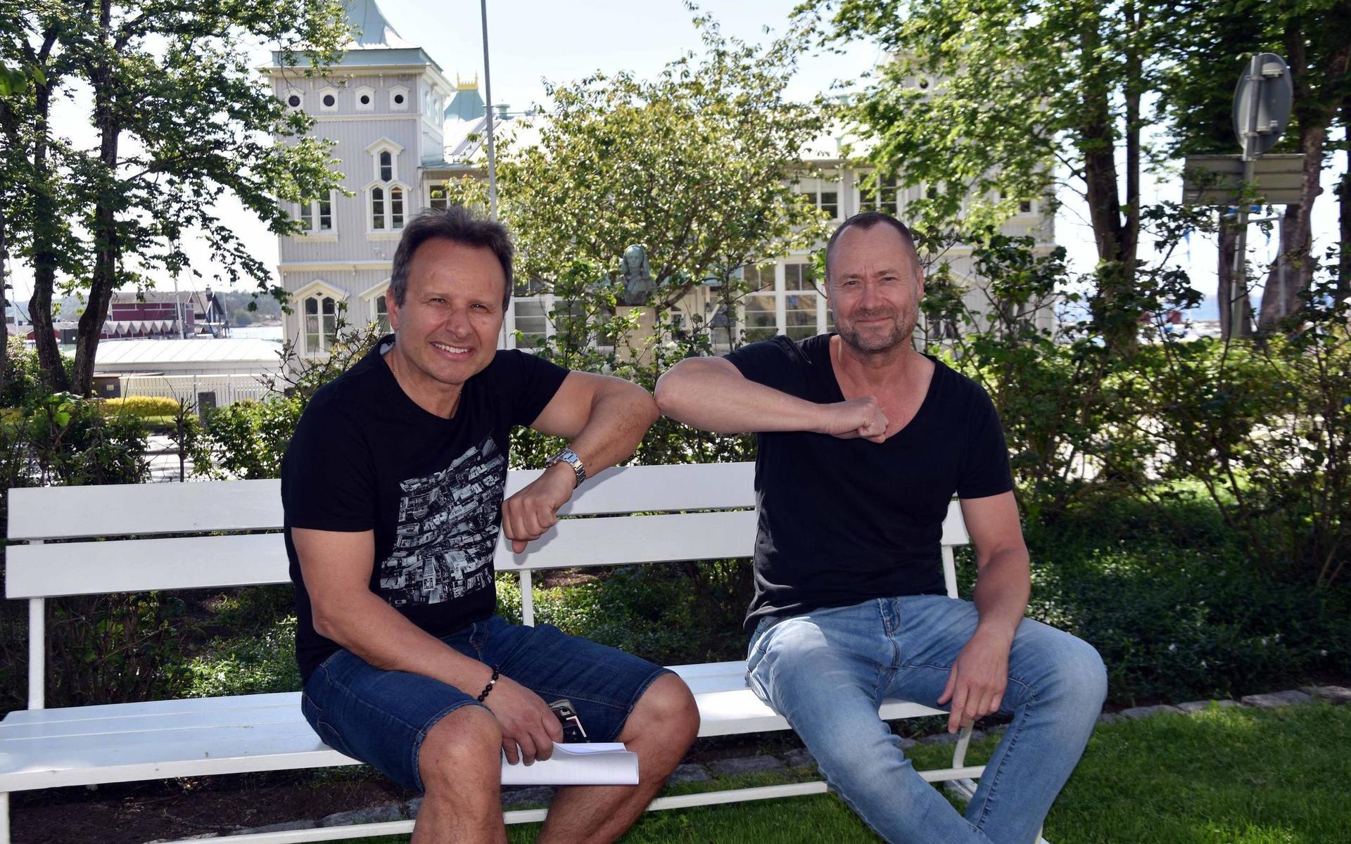 Peter Datek med Magnus Löfström som är medarrangör och även deltar i konserten som sångare.