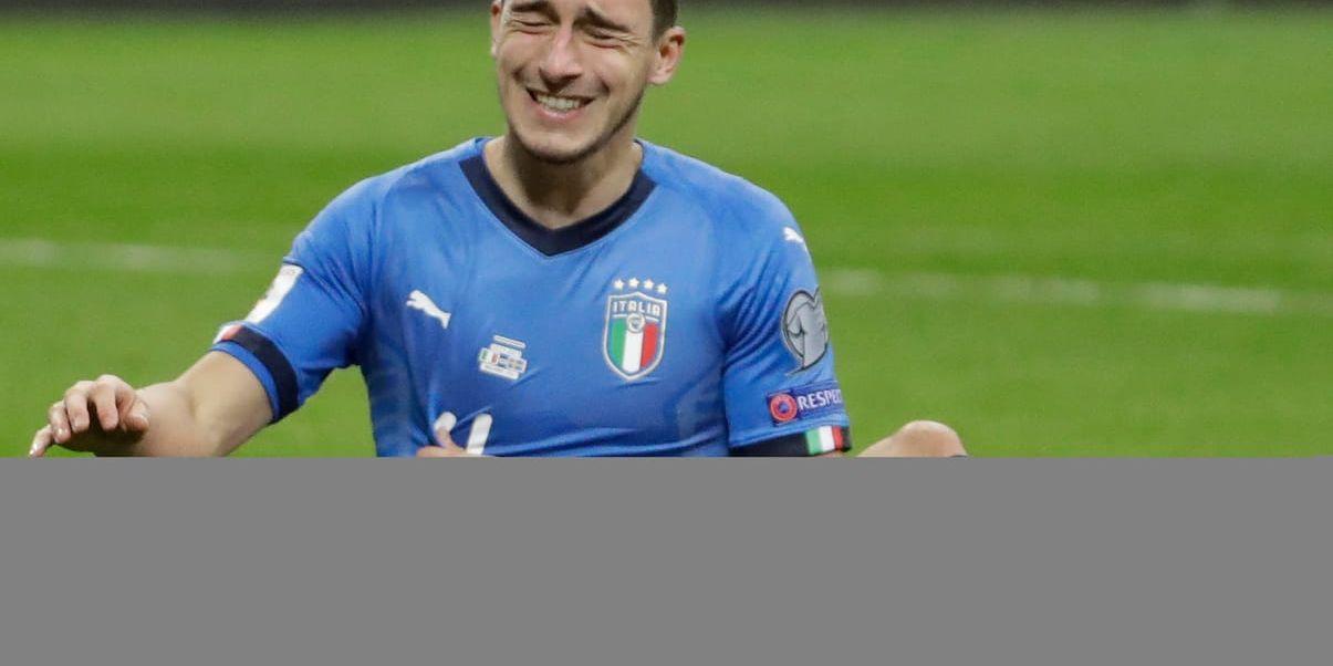 Den italienske spelaren Matteo Darmian sörjer efter förlusten mot Sverige på måndagskvällen.