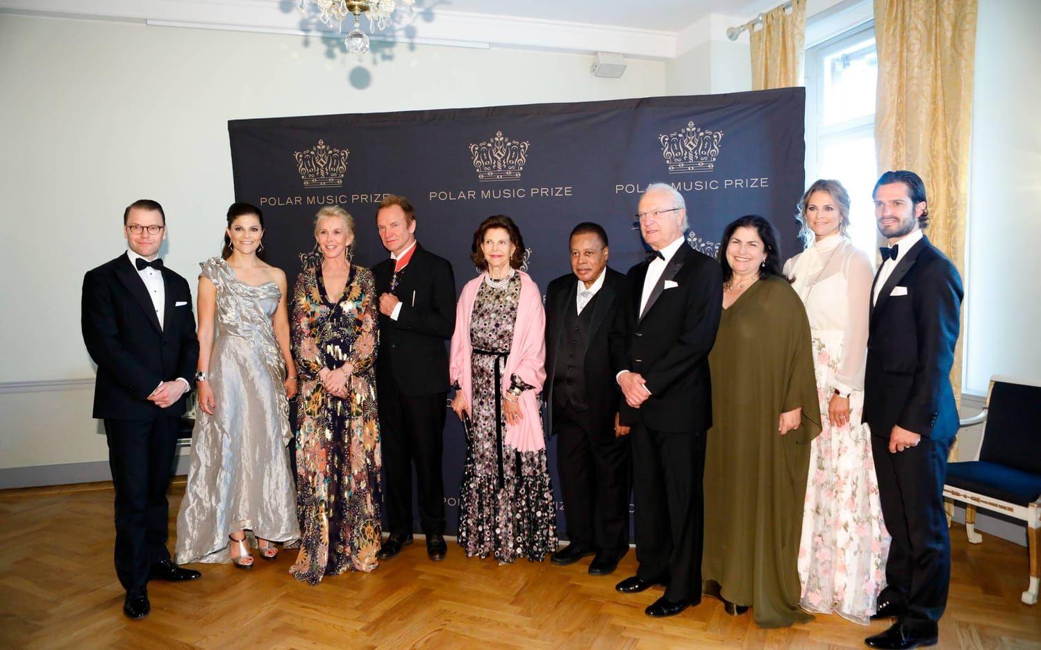 Sting, Trudie Styler, Wayne Shoret och Carolina dos Santos med kungafamiljen. Foto: TT
