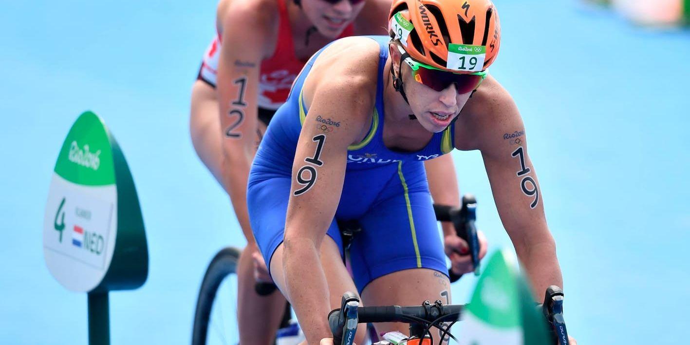 Lisa Nordén på cykeln under triathlon i OS i Rio förra året. Arkivbild.