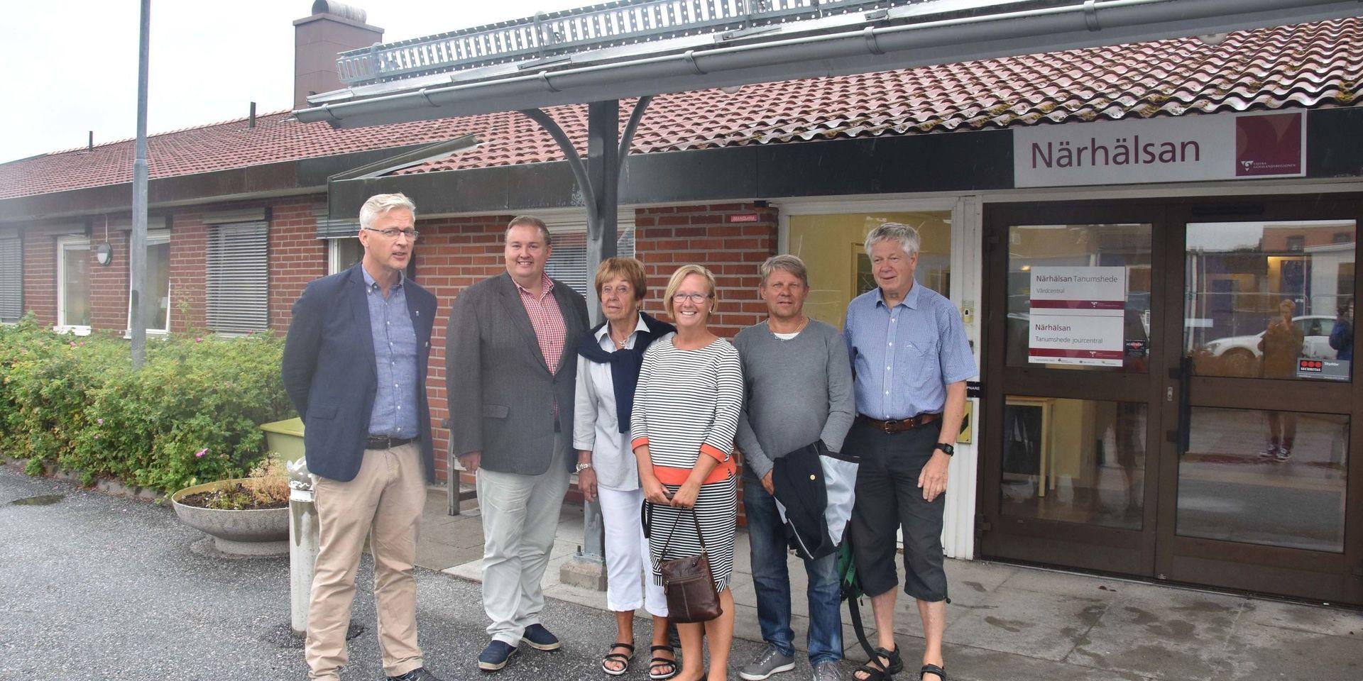 Politikerbesök. Från vänster Peter Heie (C), Tony Johansson (MP), Margareta Fredriksson (L), Kristina Jonäng (C), Jörgen Molin (M), Bengt Bivrin (MP).