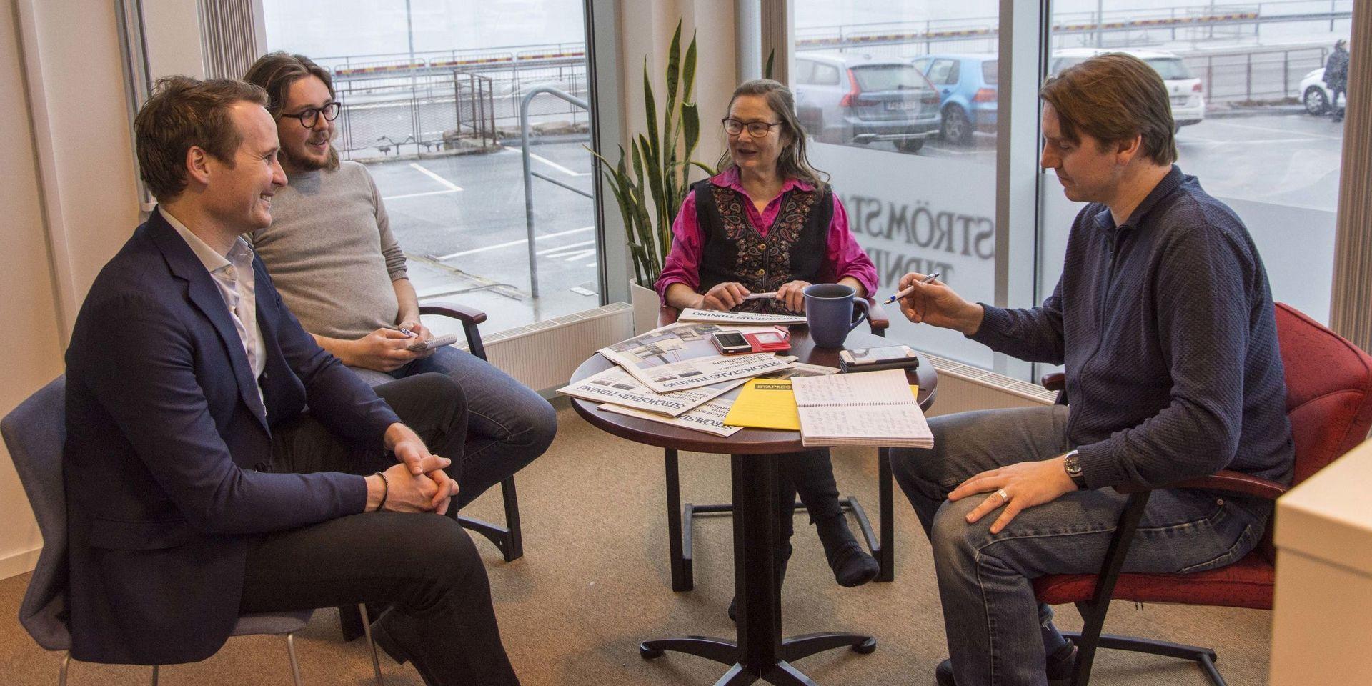 Redaktionsmöte med reportrarna Thomas Bennelind, Pontus Johansson och Marita Adamsson samt nyhetschef Jakob Simonson.