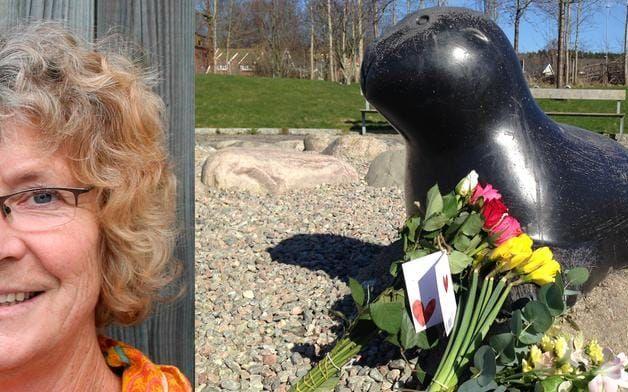 Kondoleanser och minnen av Lena Wahlberg har under dagen strömmat in på Bohusläningens Facebook-sida. Och i Ljungskile hedras hon med blommor.