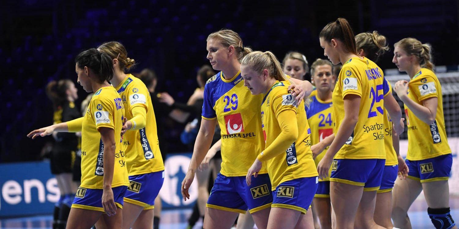 De svenska spelarna deppar efter förlusten mot Montenegro i mellanrundan av handbolls-EM. Nu måste svenskorna ladda om till söndagens möte med Frankrike, som vann VM-guld 2017.