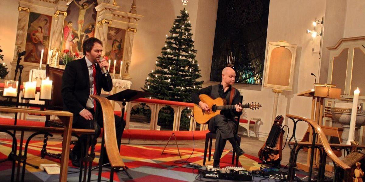 MUSIK. Thomas Flodin och Anders Ådin medverkade i Strömstads kyrkas julbö
n på julafton.