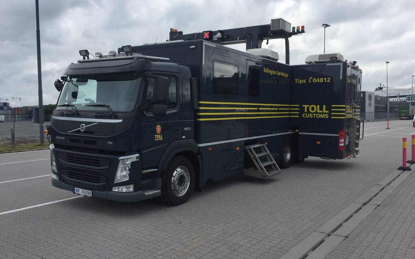 Förutom hunden Tammy sökte den norska tullen även av lastbilen med en specialbyggd lastbilsscanner. FOTO: Toll.no