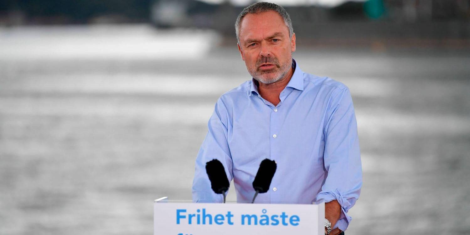 Liberalernas partiledare Jan Björklund sommartalar vid Dockpiren i Göteborgs hamn.