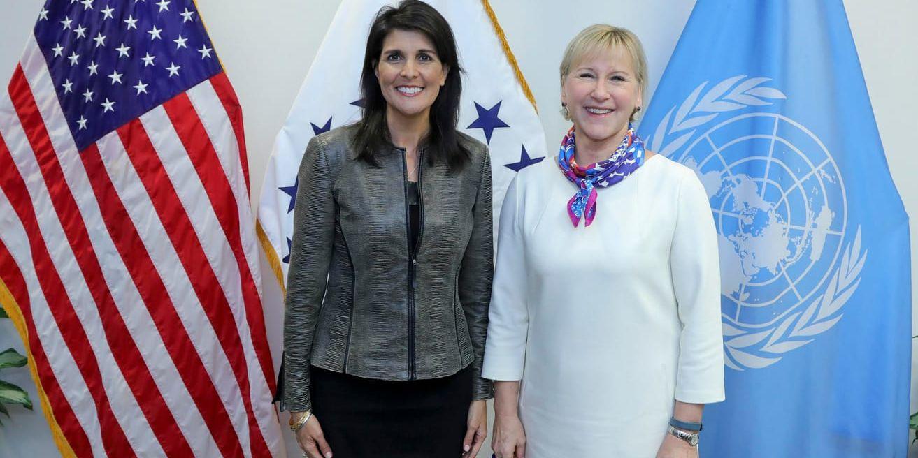 Utrikesminister Margot Wallström tillsammans med FN-ambassadören Nikki Haley under ett möte i New York på måndagen.