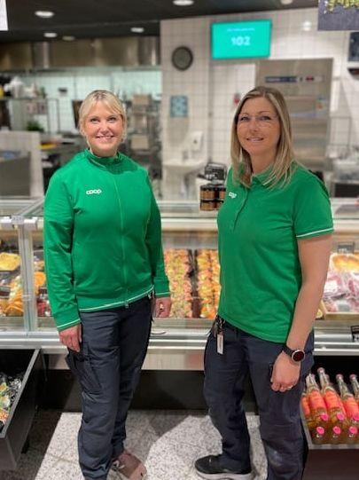 Marika Gustafsson och den nya butikschefen Helena Wennman ser fram emot den fortsatta satsningen på butikens färskvaror.