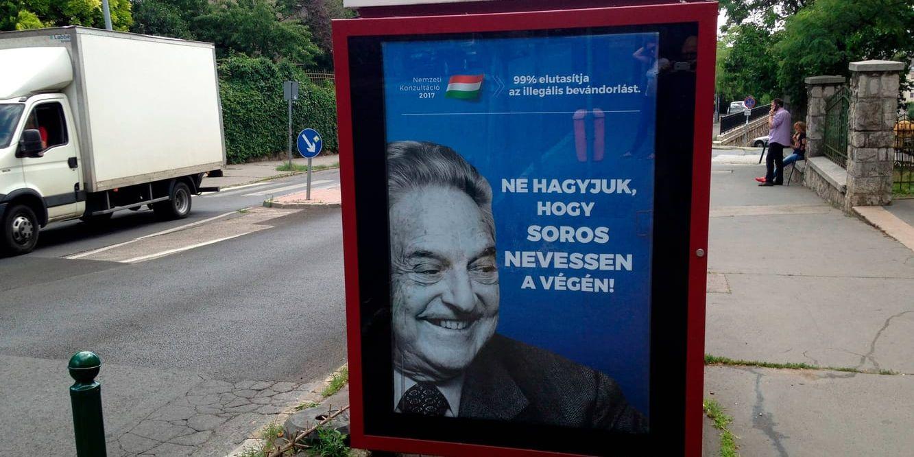 En statlig affischkampanj pekar ut finansmannen George Soros som en fiende till den ungerska folkviljan.