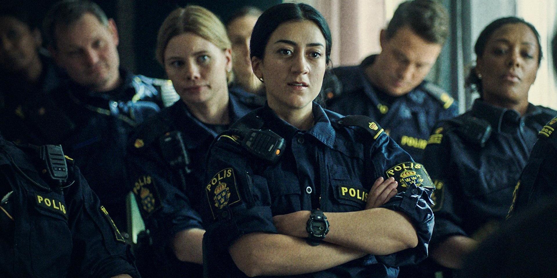 Gizem Erdogan fick ett stort genombrott med serien 'Kalifat', nu är hon aktuell som polisen Leah i SVT-dramat 'Tunna blå linjen'. Pressbild.