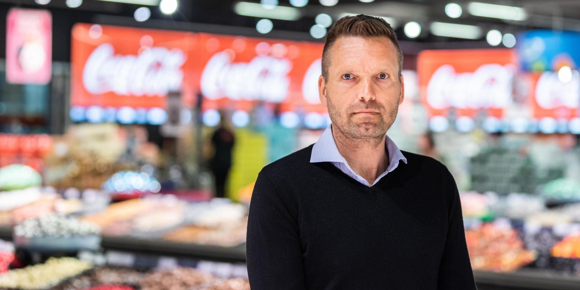 'Det är inte positivt för oss. Men vi tror ändå att vi kommer att ha en bra affär”, säger Mats Idbratt, operativ chef för Gottebiten på Nordby Shopingcenter i Strömstad.