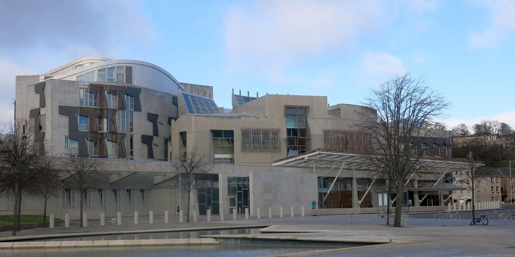 Parlamentsbyggnaden i Edinburgh utrymdes efter larm om vitt pulver i paket. Arkivbild.