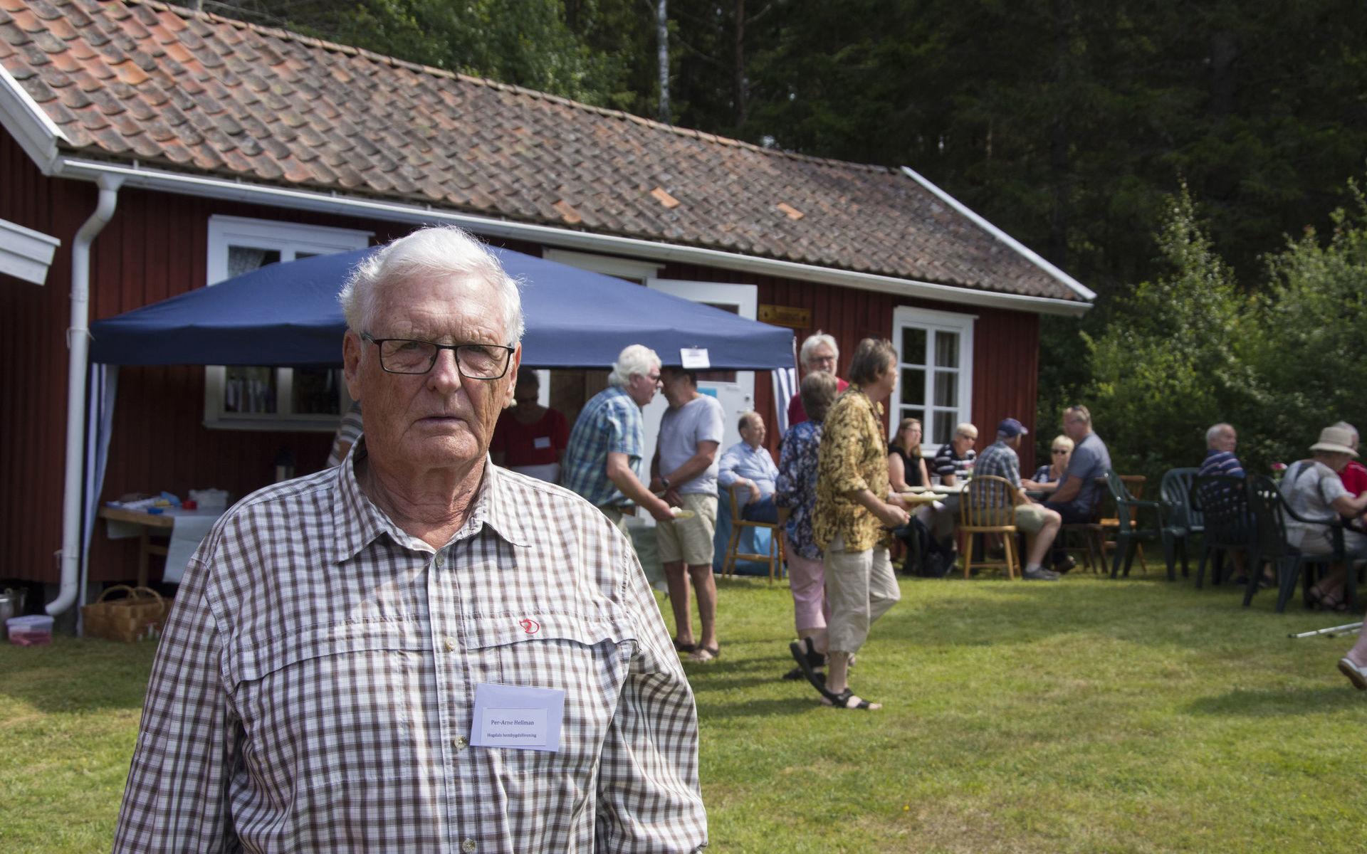 Per-Arne Hellman från Hogdals hembygdsförening hade god uppslutning bakom sig under hemvändardagen.