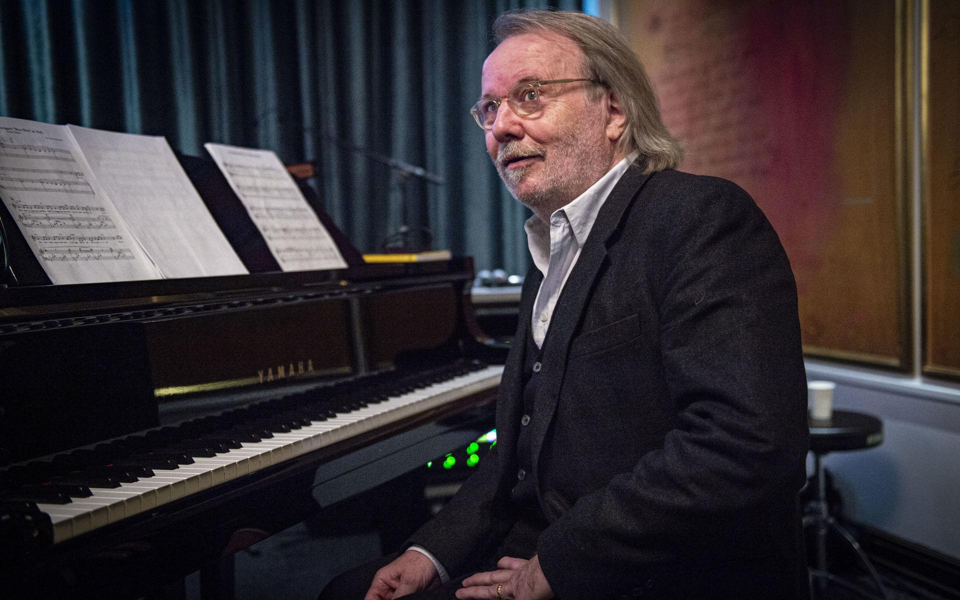 Benny Andersson är en av stiftarna i Stiftelsen Taubes värld och kunde även avslöja att nya ABBA-låtar var på väg.