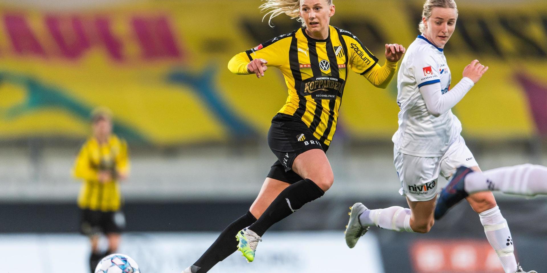 Häckens Stina Blackstenius gjorde ett av lagets två mål i segermatchen mot Växjö. Assisterande tränaren Matti Demegård från Grebbestad har nu två raka vinster i damallsvenskan.