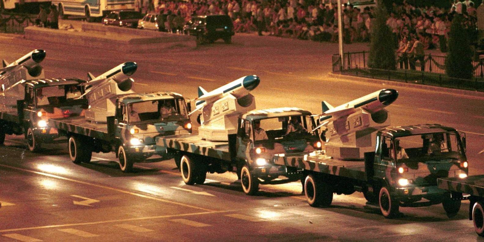 Missiler på parad i Kina - en av de permanenta medlemmarna i FN:s säkerhetsråd som enligt icke-spridningsavtalet från 1970 tillåts ha kärnvapen. Arkivbild.