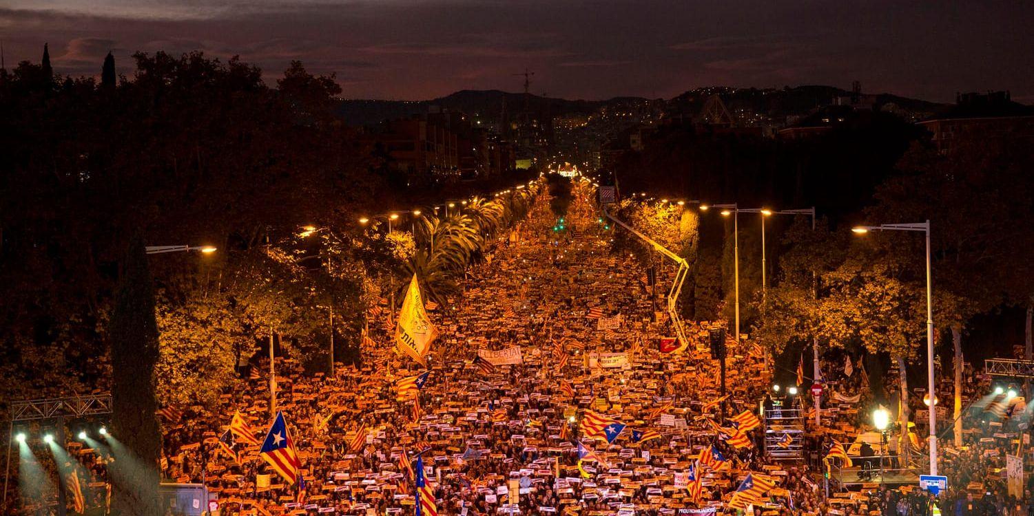 Demonstranter kräver att de fängslade katalanska politikerna släpps. Arkivbild.