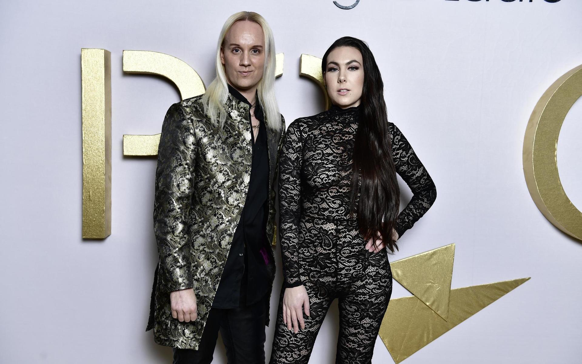 Olof Mörck och Elize Ryd i Amaranthe, som var nominerade i Årets rock/metal.