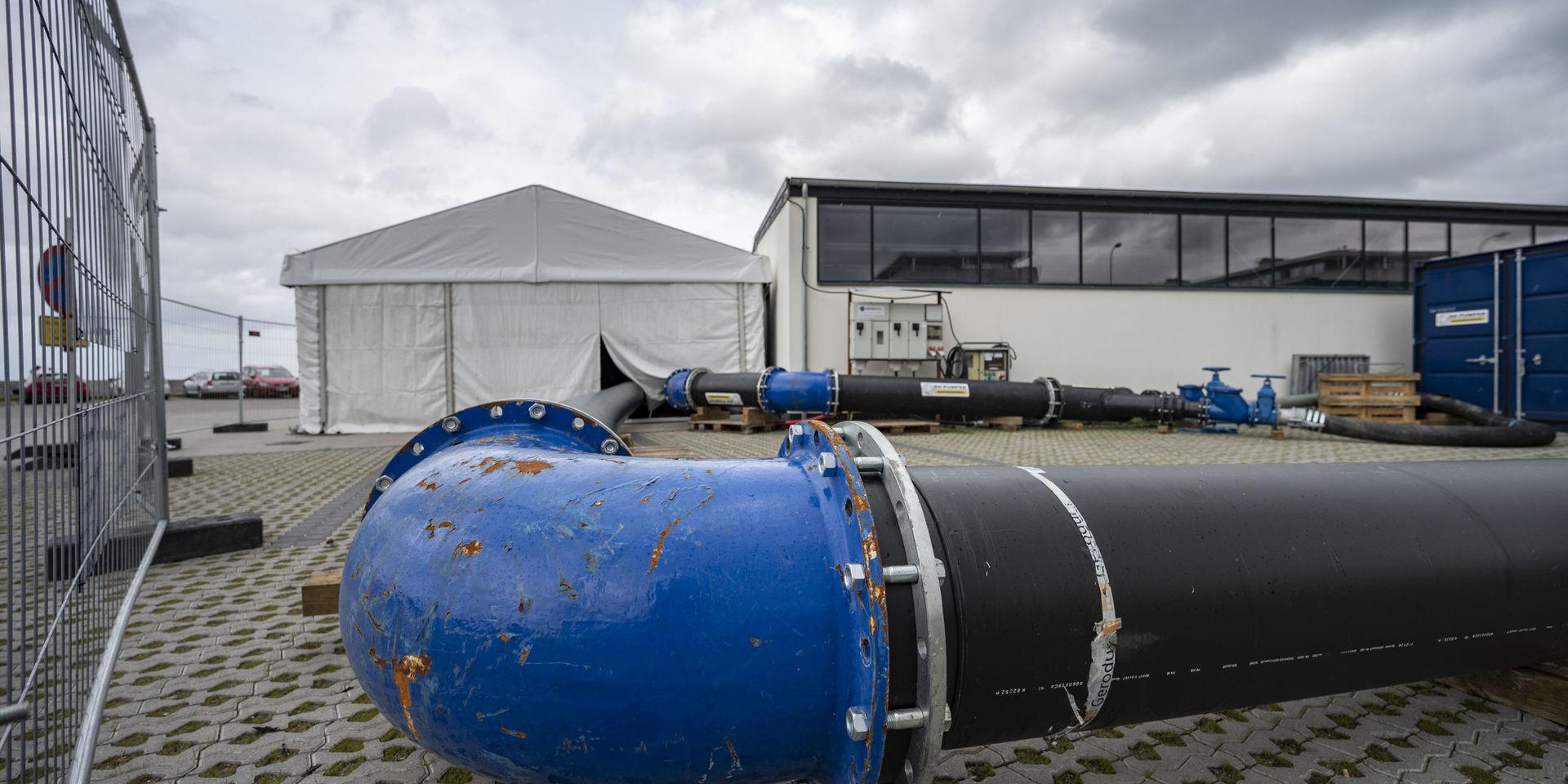 Avloppsrör vid pumpstationen i hamnen i Skovshoved norr om Köpenhamn. Härifrån var det tänkt att 290 000 kubikmeter avloppsvatten skulle pumpats ut i Öresund. Nu avslöjar TV2 Lorry att betydligt större mängder orenat avloppsvatten har släppts ut i Öresund de senaste åren. 