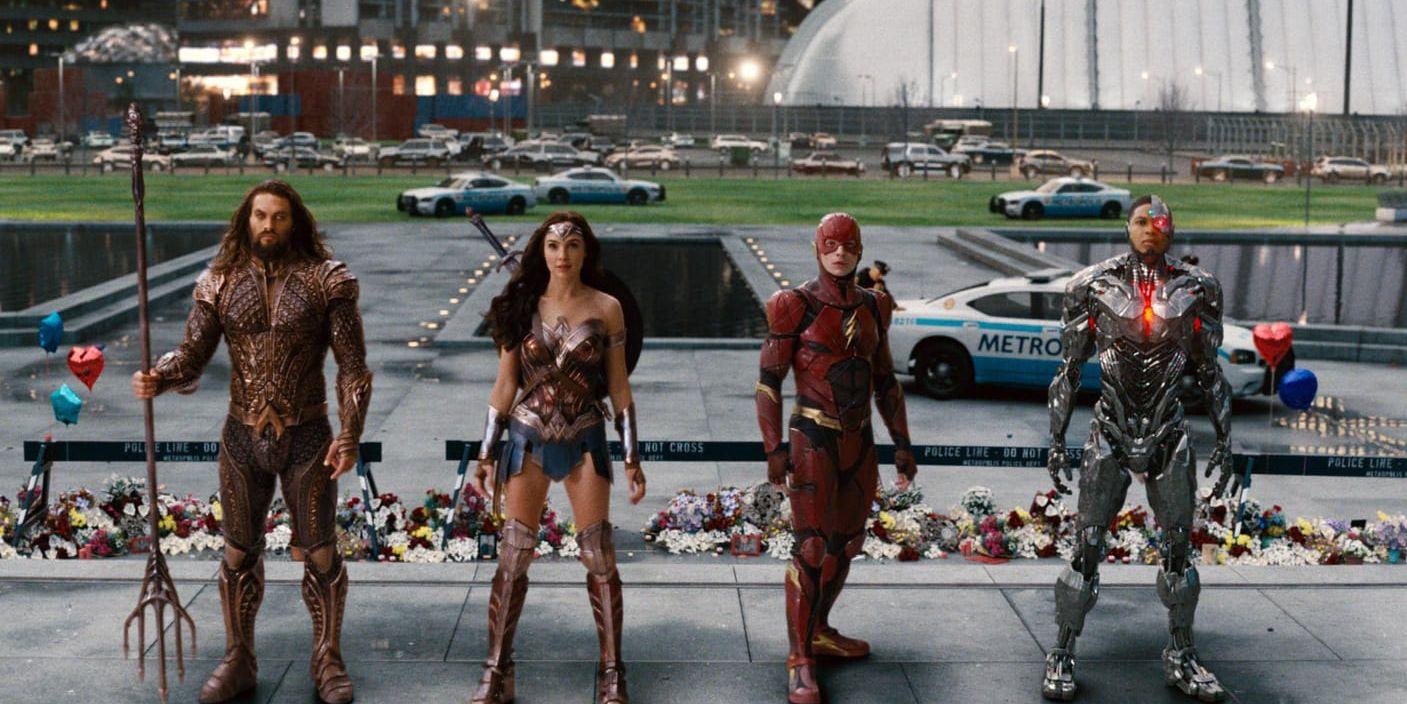 DC Comics samlar sina hjältar i "Justice league" för att rädda biljettintäkterna. Pressbild.
