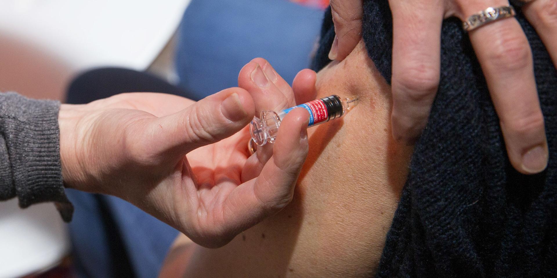 Förra året tog influensavaccinet snabbt slut i Västra Götalandsregionen – i år har man därför laddat upp med extra mycket vaccin. 