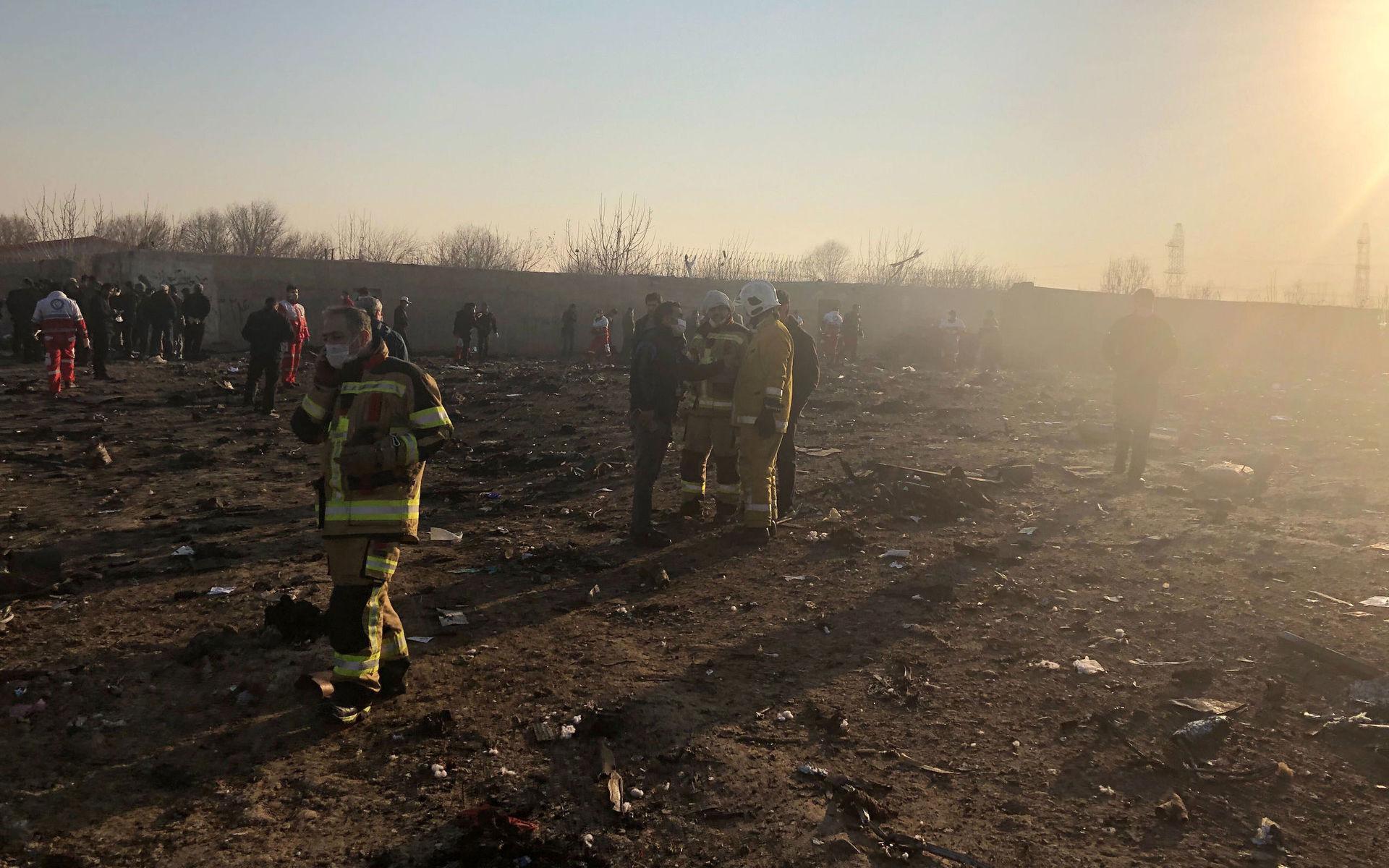 Minst 170 passagerare fanns ombord på planet som var på väg till Kiev i Ukraina. Alla uppges ha omkommit i kraschen. 