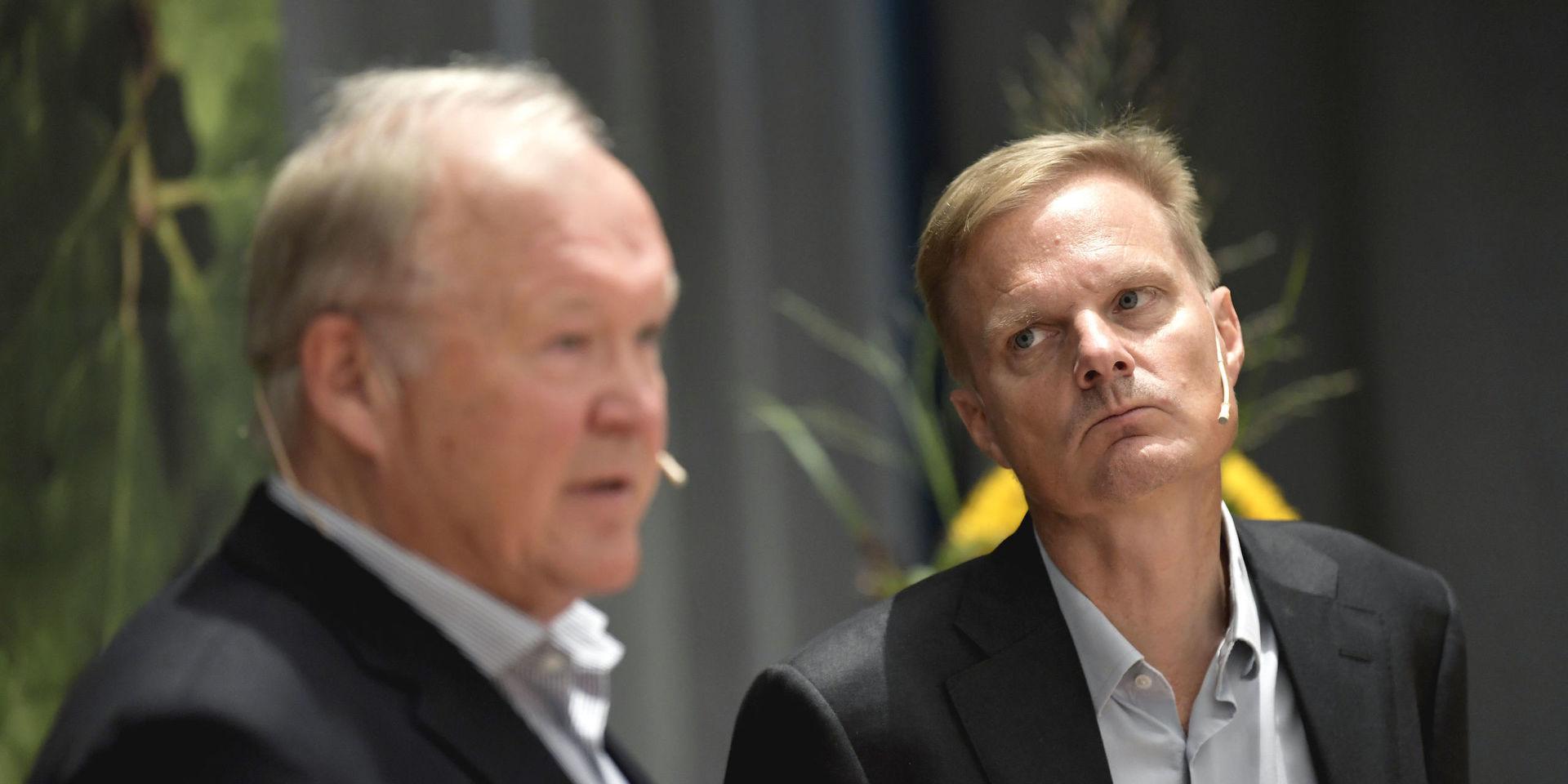 Swedbanks nya styrelseordförande Göran Persson och tillträdande vd Jens Henriksson brottas med penningtvättanklagelser. Arkivbild.