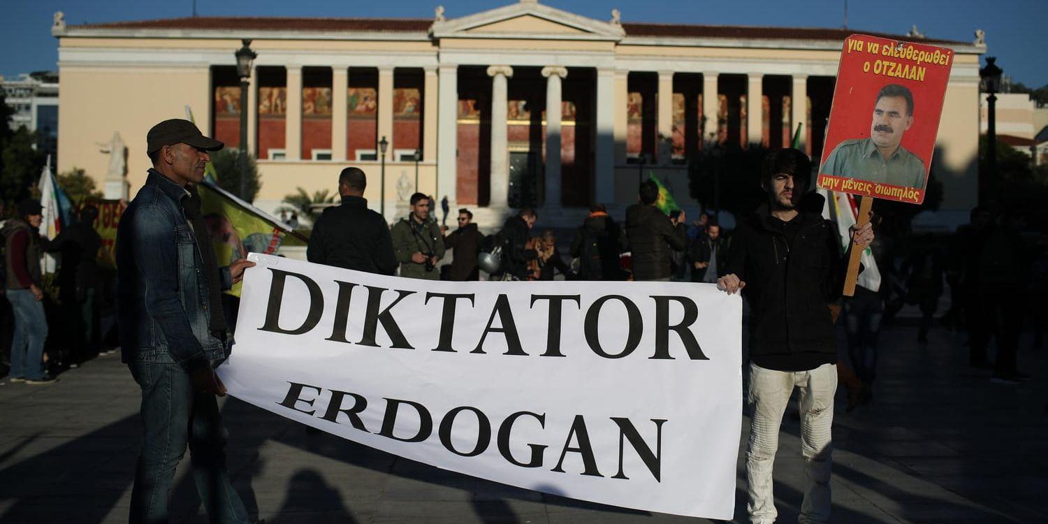 Kurdiska demonstranter i Aten på torsdagen.