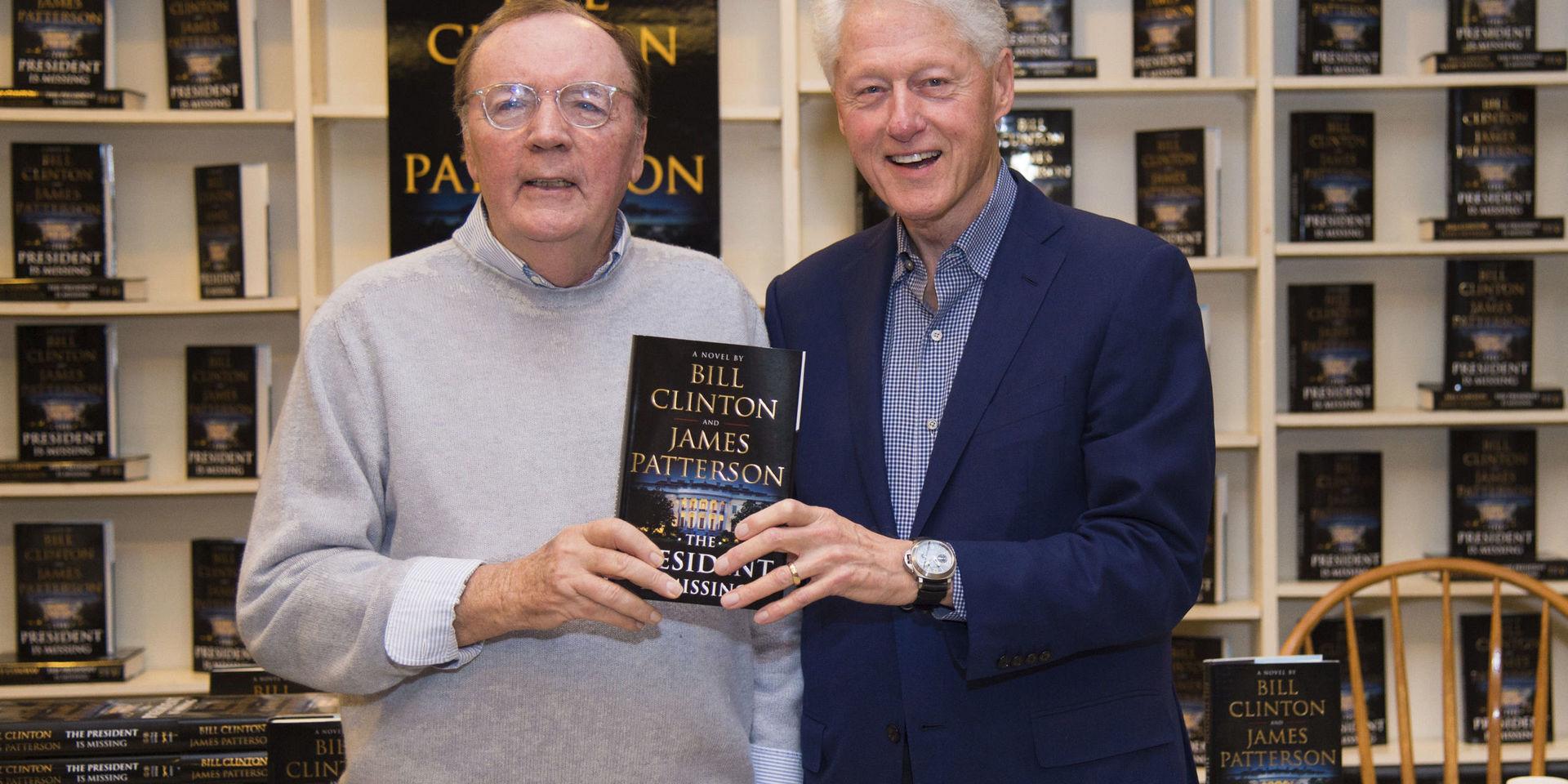 Bill Clinton (till höger) och James Patterson gör gemensam sak på nytt och skriver boken 'The president's daughter' tillsammans. Arkivbild.