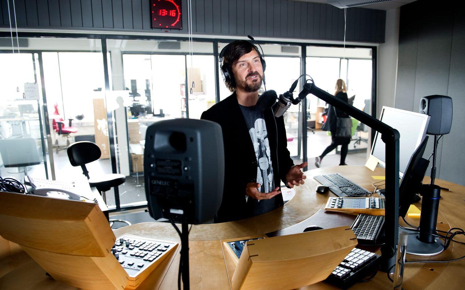 Känd röst. Morgan Larsson, som är uppvuxen i Trollhättan, är en känd radioröst. Han har också gett ut böckerna Radhusdisco och Det opålitliga hjärtat. Bild: Kent Eng