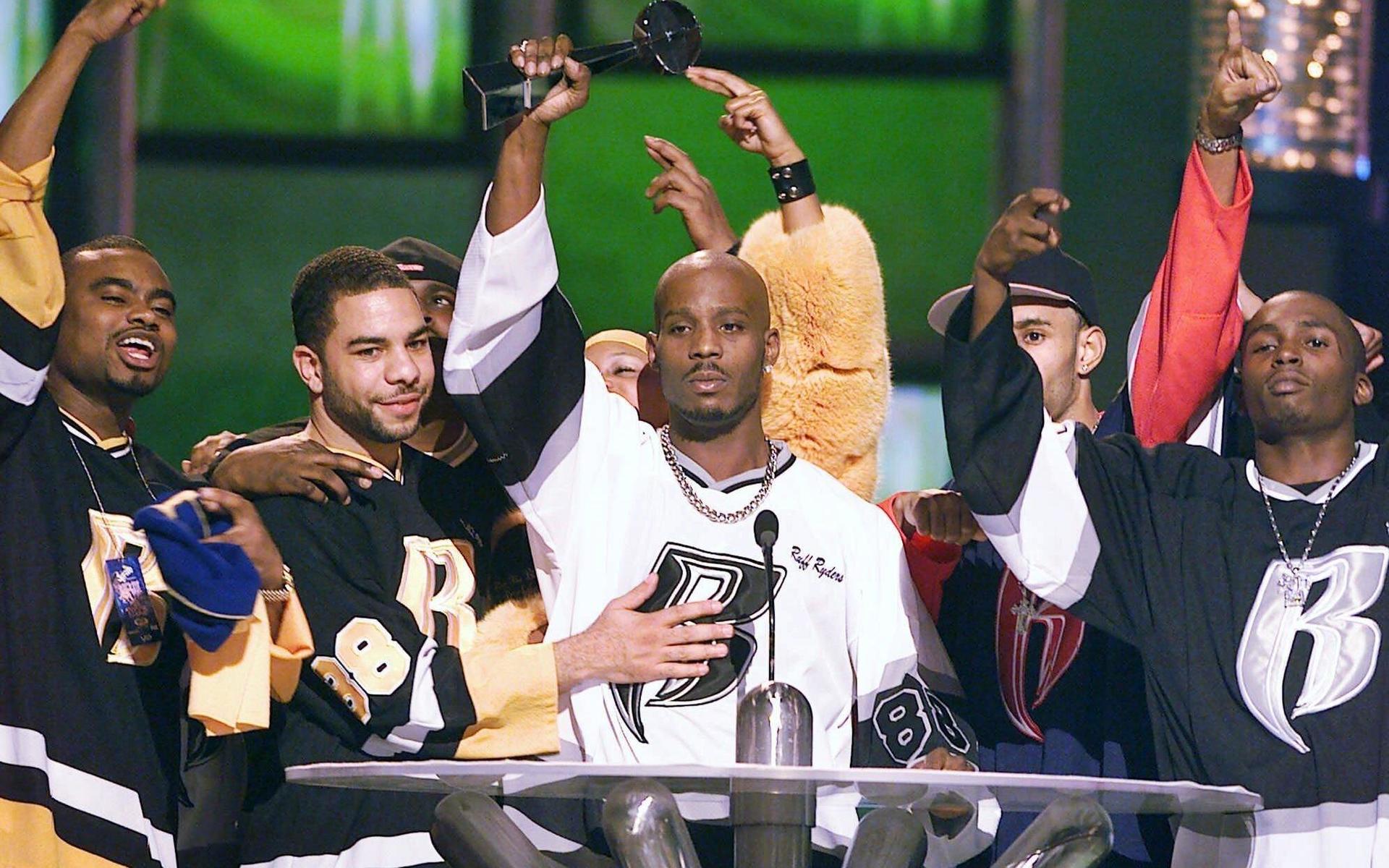 DMX tar emot pris i kategorin ”R&amp;B Album Artist of the Year” på Billboardgalan år 1999.