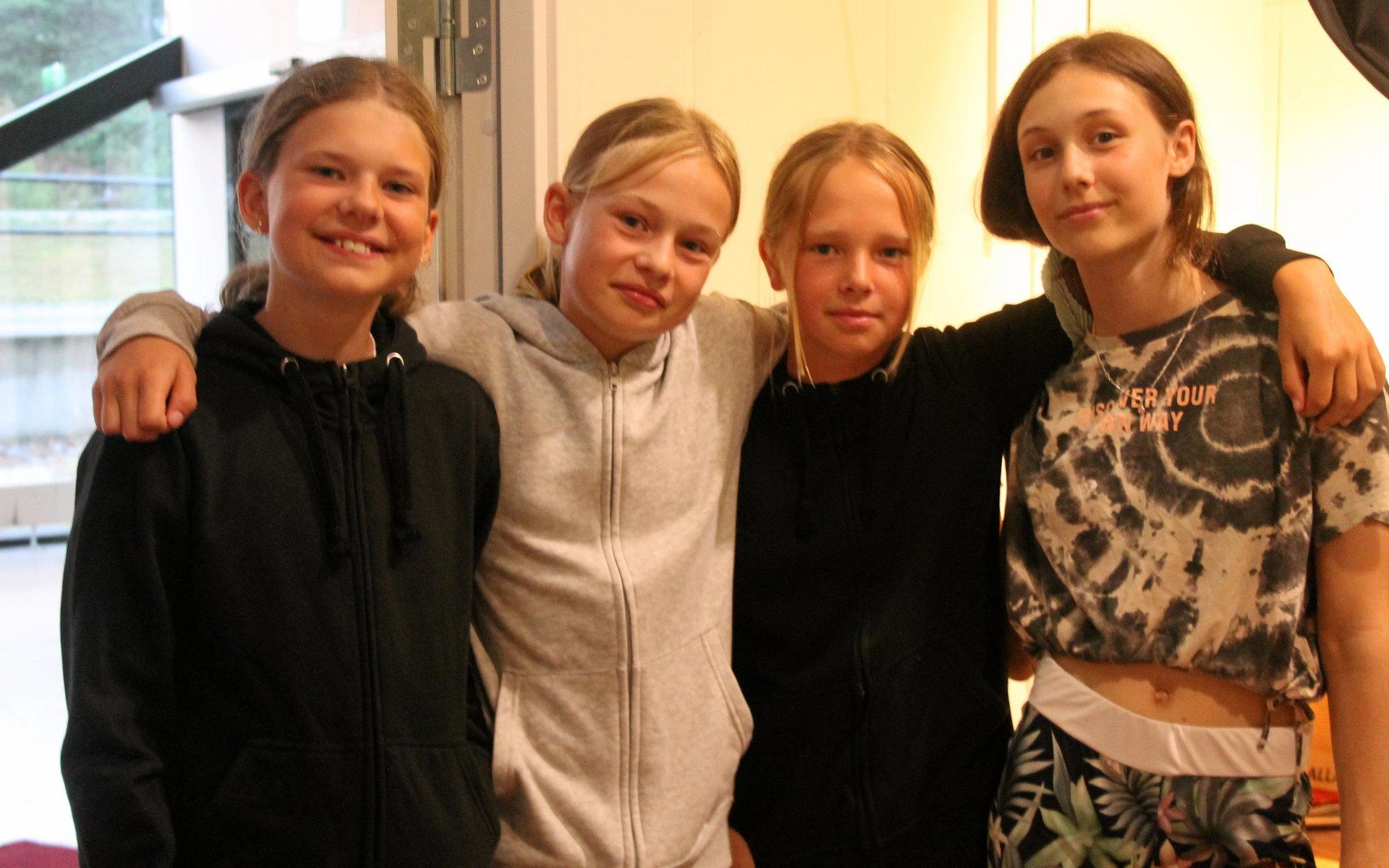 Tindra Sire, Ellen Söderström, Nova Marjala och Elisa van Kampen. 