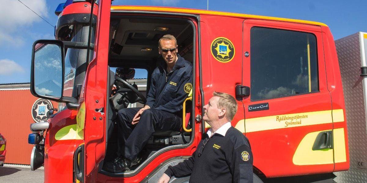 Inför eldningsförbud. På bilden Roberth Thelin, styrkeledare i Skee, och Rolf Olausson, Strömstads räddningschef.