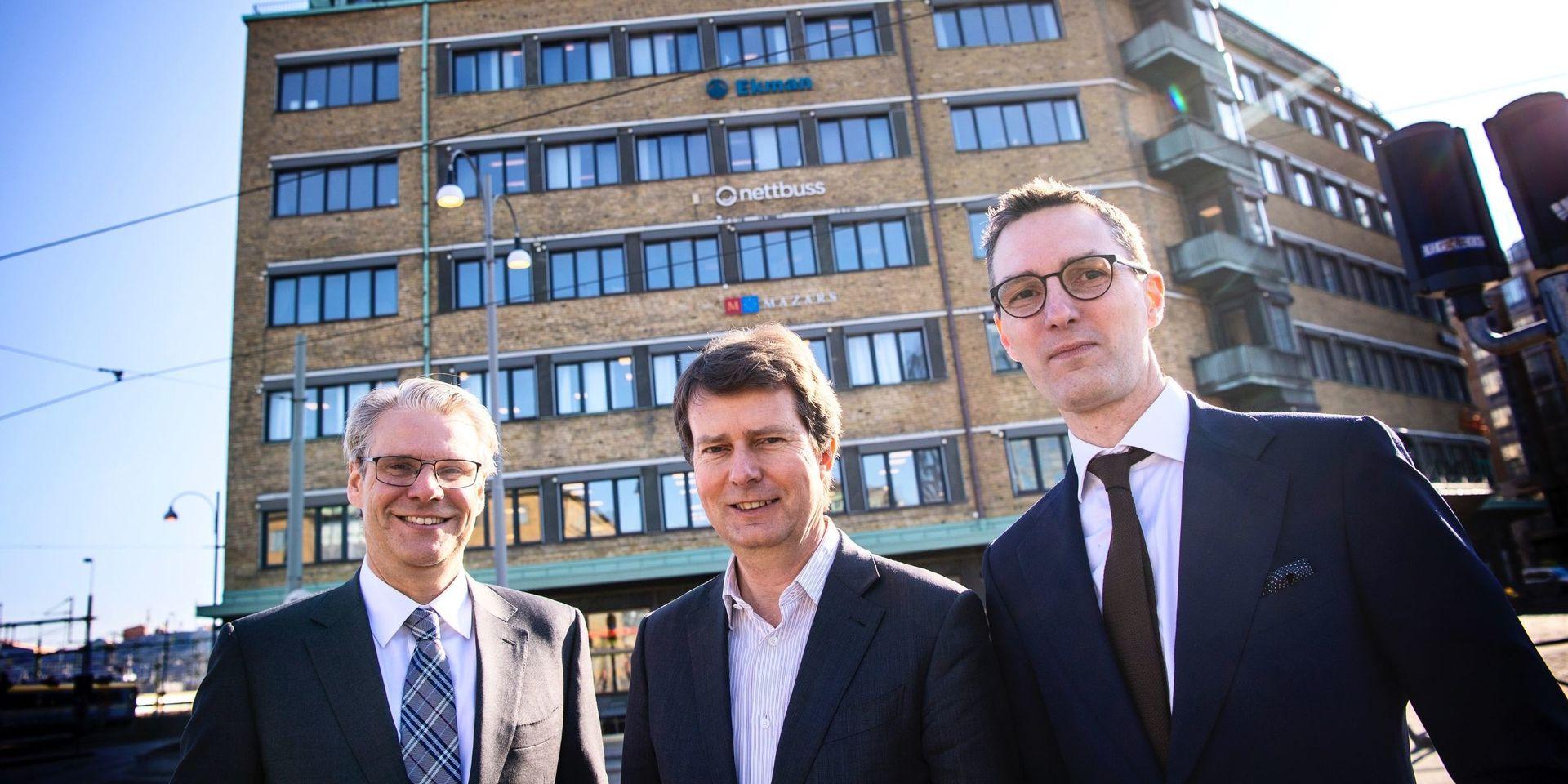 Johan Hansson, vd Stampen Media, Per Axel Koch, koncernchef Polaris Media, och Martin Alsander, styrelseordförande Stampen Media har träffat ett avtal.