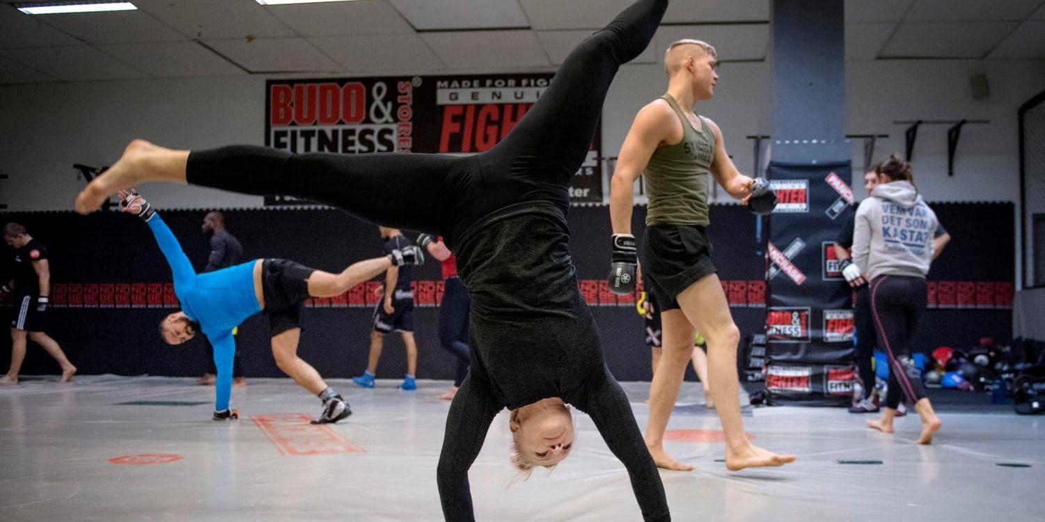 Gabriella Ringblom är redo för MMA-karriärens första proffsmatch. En del av förberedelserna till galan i Eriksdalshallen gjordes på Pancrase gym i Stockholm.