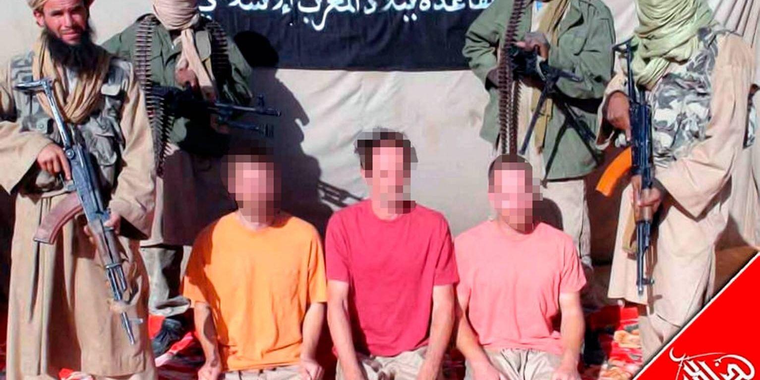 Johan Gustafsson, Sjaak Rijke och Stephen McGowan kidnappades i Mali i november 2011. Denna bild släpptes av gärningsmännen några veckor senare. Nu är det bara McGowan, längst till höger, som fortfarande hålls fången.
