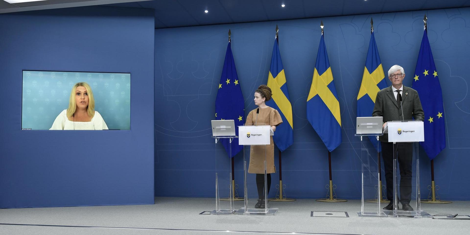 De nya lättnaderna presenterades av socialminister Lena Hallengren (S), kultur- och demokratiminister Amanda Lind (MP) och Folkhälsomyndighetens generaldirektör Johan Carlson på en presskonferens i veckan.