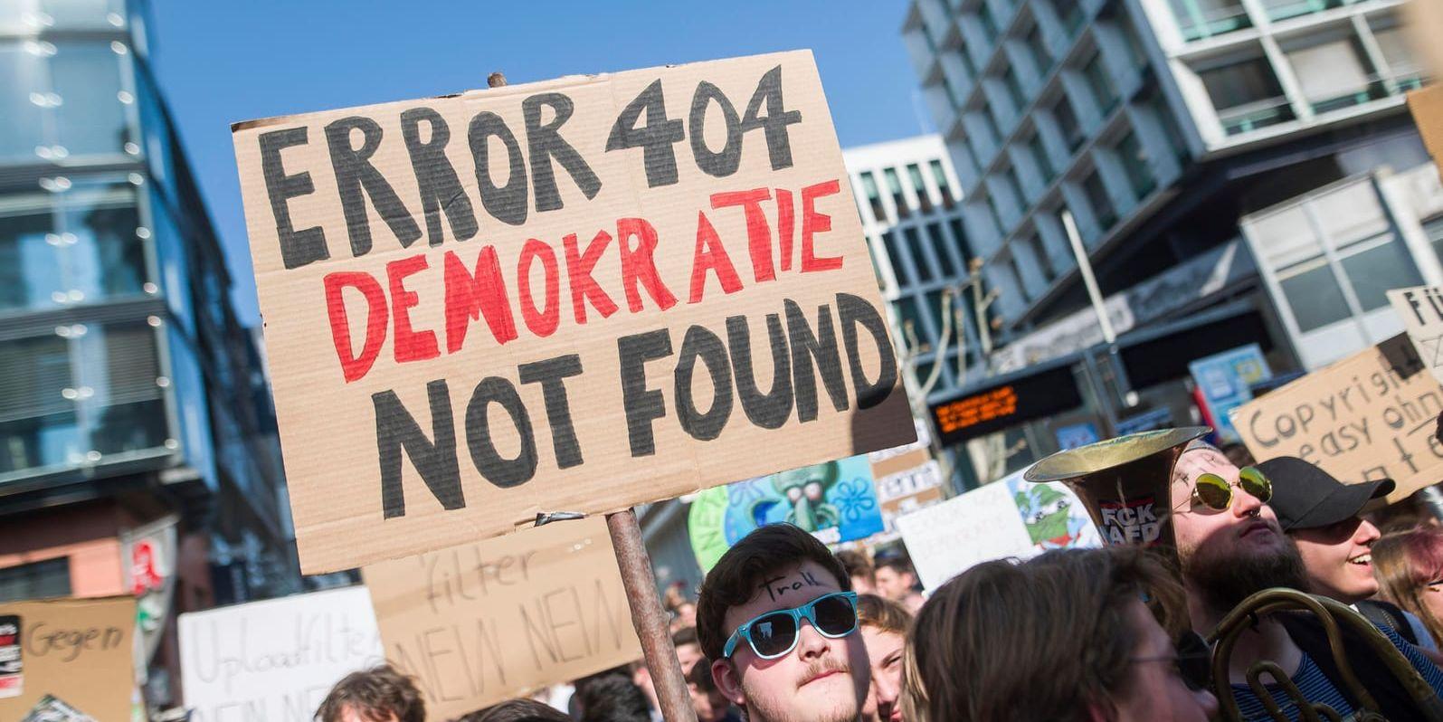 Demonstranter i tyska Stuttgart oroas för internets framtid om EU:s nya upphovsrättsregler går igenom. Arkivbild.