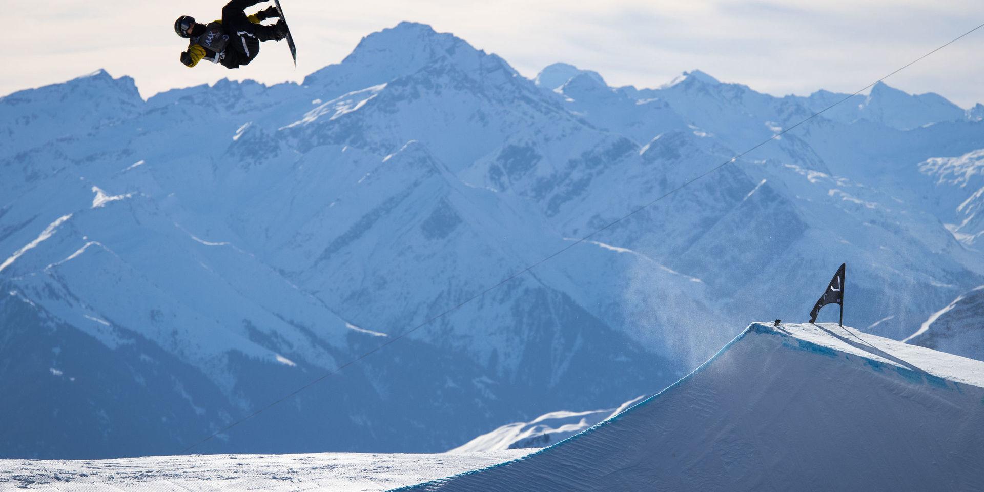 Sven Thorgren på sin snowboard i Schweiz tidigare i januari. 