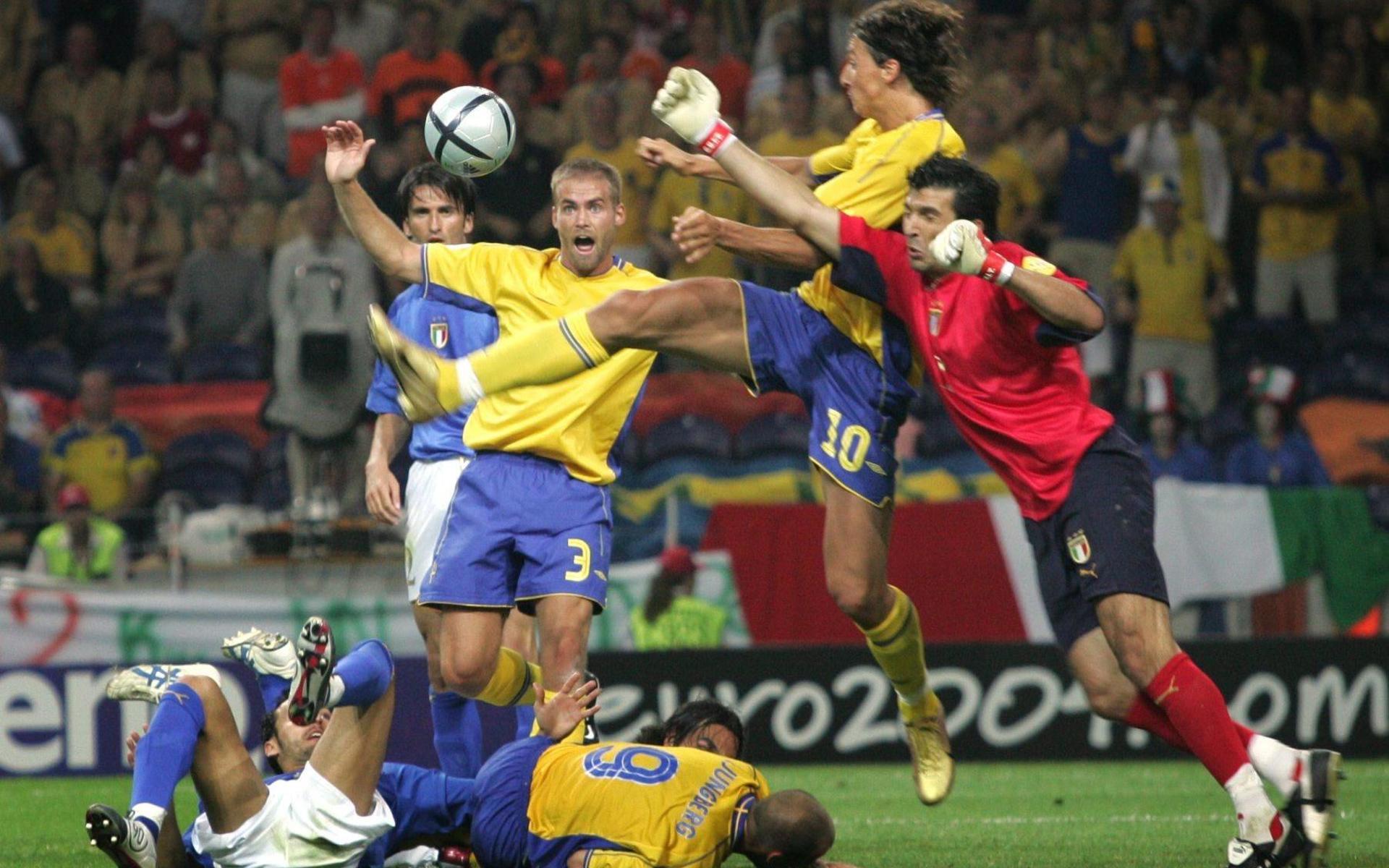 Zlatan Ibrahimovic klackar in 1-1 för Sverige mot Italien i EM 2004.